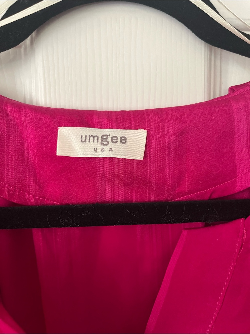 Women’s Umgee Raspberry V Neck blouse top New - Picture 6 of 9